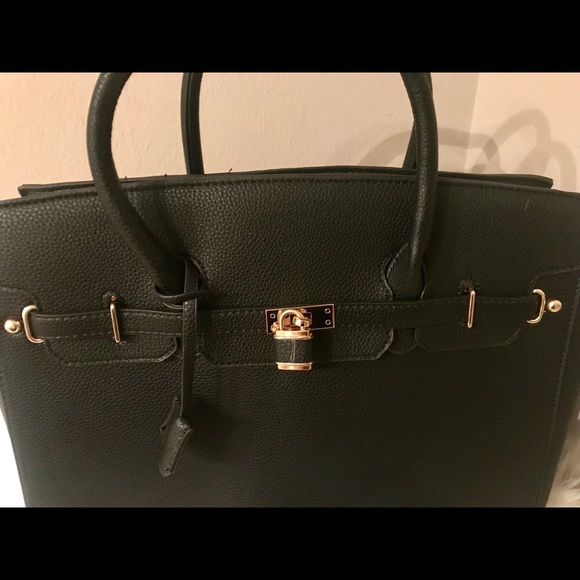 🚨SALE🚨Padlock Handbag Tote Set - Picture 3 of 8